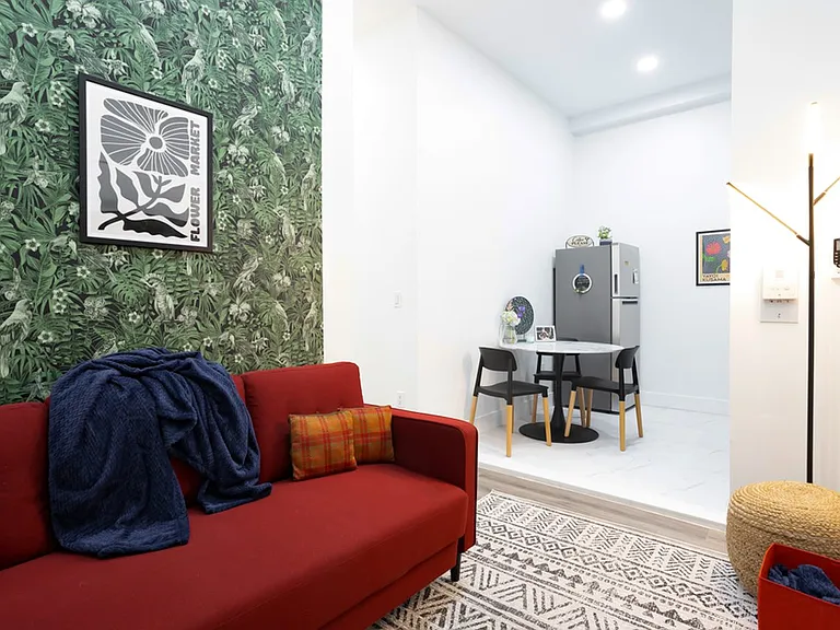 111 E 38th St #2 — Photo 3