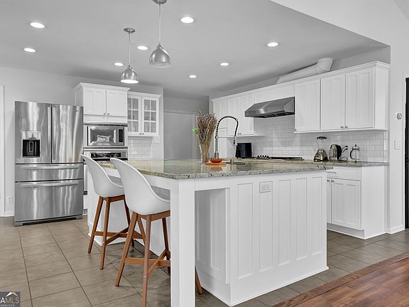 3rd image of 3474 Hildon Cir