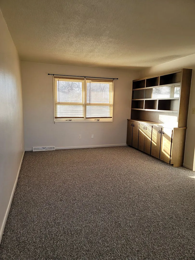 1889 Cherry Ct — Photo 2