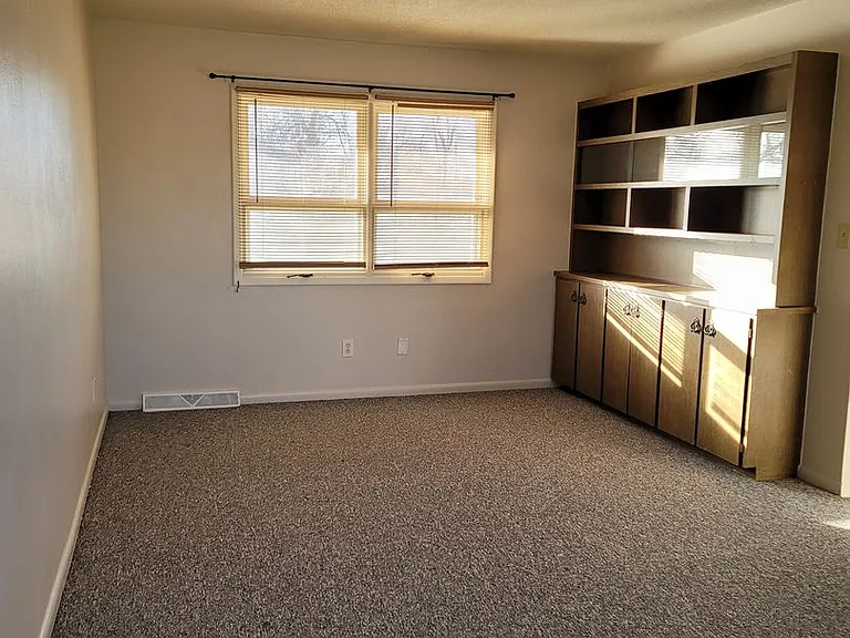1889 Cherry Ct — Photo 2