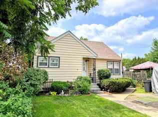 957 S 5th St, Prairie Du Chien, WI 53821