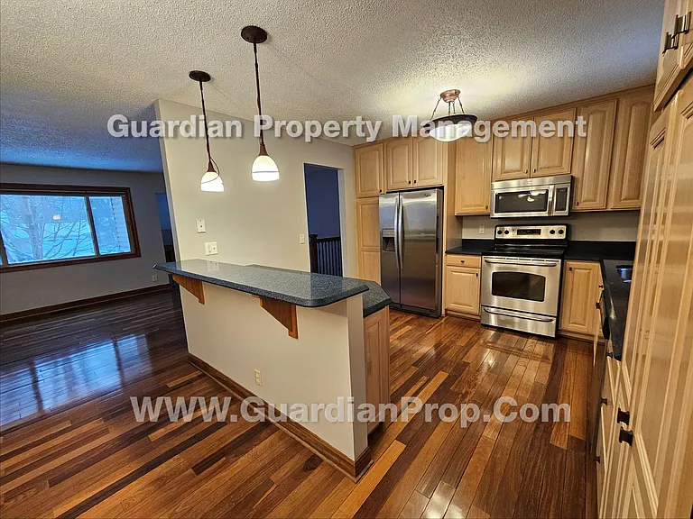 3335 Urbandale Ln N — Photo 6