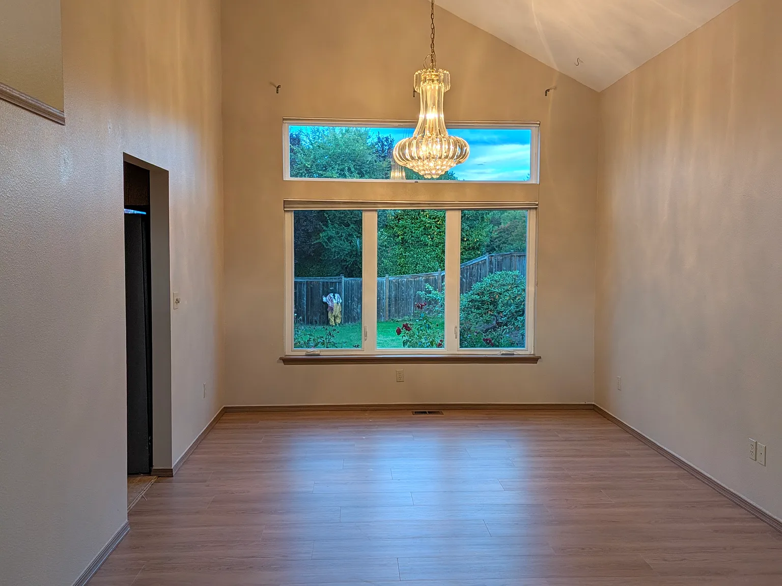 3 bed, 2.5 bath, 1750 sqft, $4,000 — Photo 2