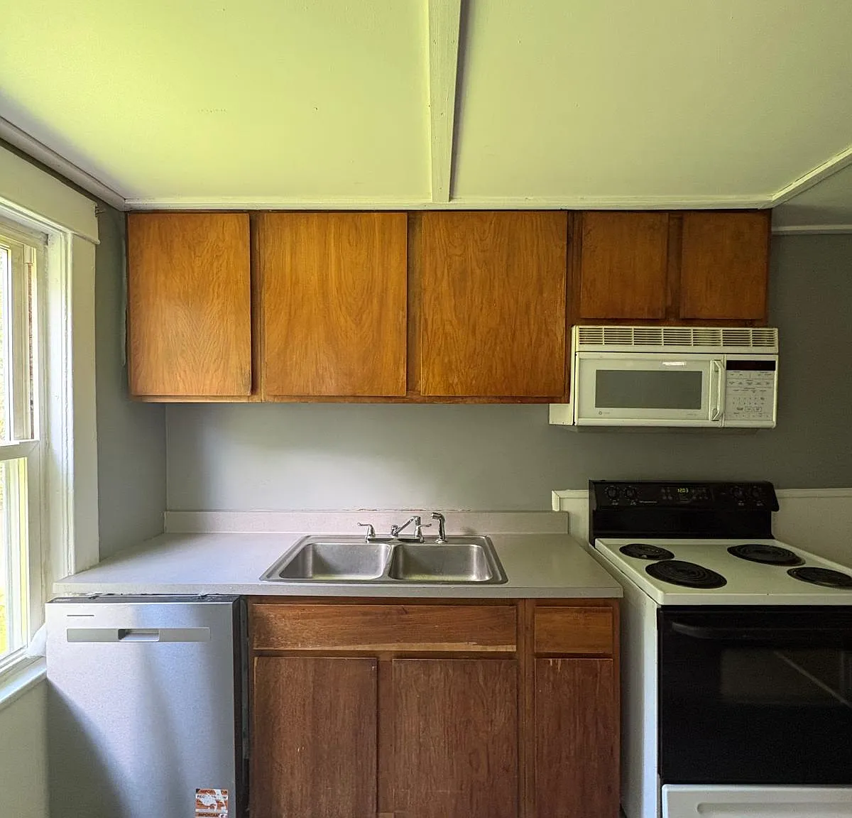3 bed, 1.5 bath, 1300 sqft, $1,850 — Photo 3