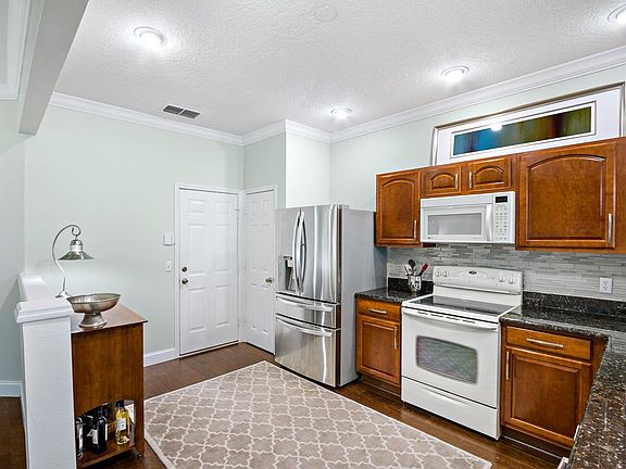 3rd image of 1604 Florentino Ln