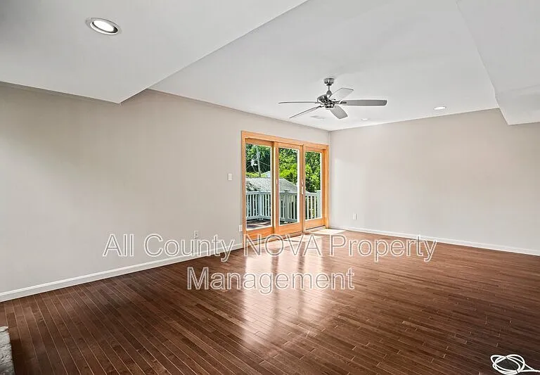 6428 Earlham Dr — Photo 15