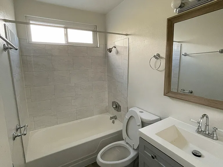 11104 Aqua Vista St — Photo 21