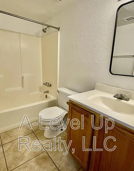 405 E Thoroughbred St #1 — Photo 7