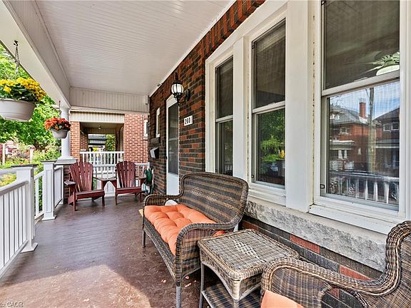 5th image of 260 Stinson Cres