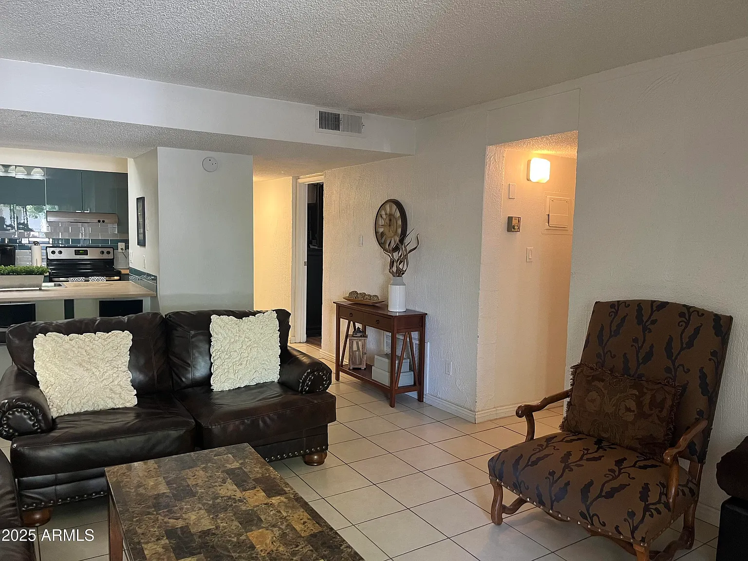 2 bed, 2.0 bath, 932 sqft, $2,095 — Photo 3