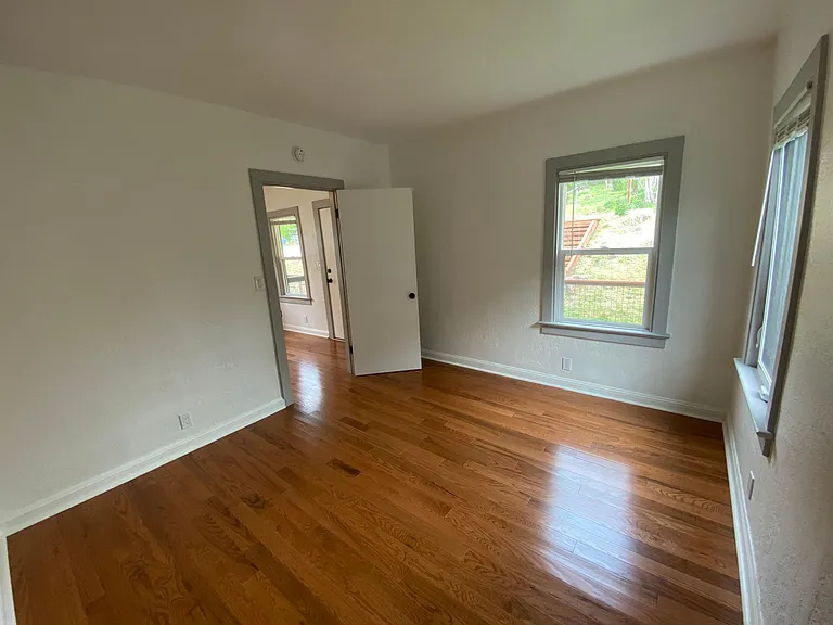 511 Mill St — Photo 12