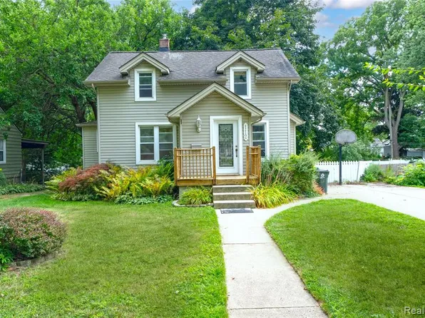 112 Glanworth St, Lake Orion, MI 48362