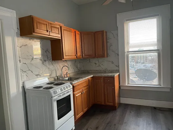 511 W 6th St APT 4, Davenport, IA 52803