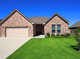 216 Shannon St, Angleton, TX 77515