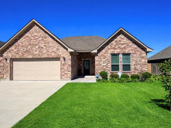 216 Shannon St, Angleton, TX 77515