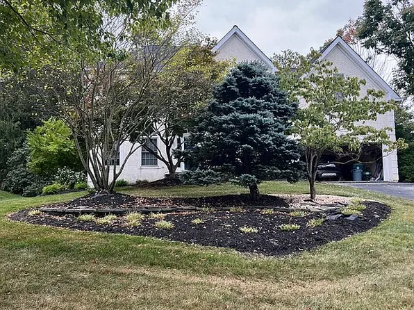 145 Chinaberry Dr, Lafayette Hill, PA 19444