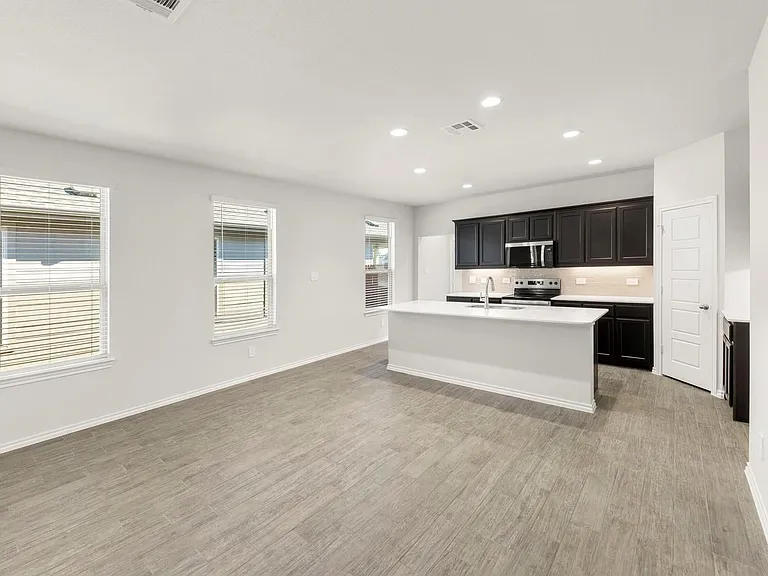 1713 Meadow Crest Dr — Photo 11