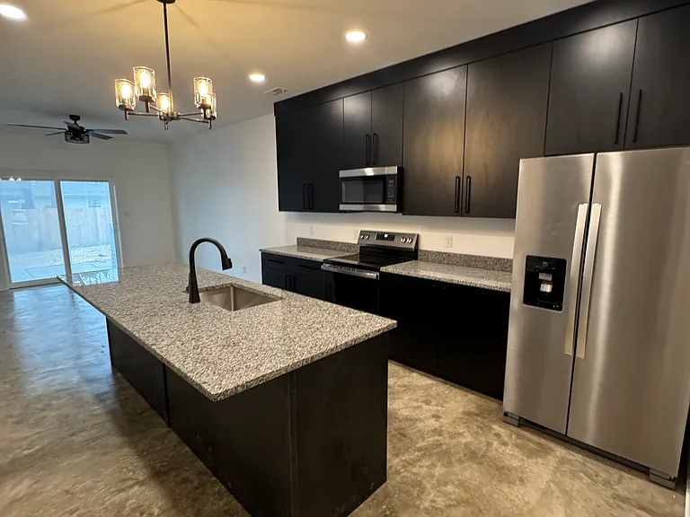 5222 Sherwin Ave — Photo 2