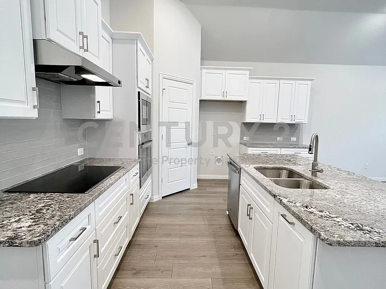 1310 Sundance Ln — Photo 7