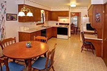 4th image of 691 Lake Bluff Dr