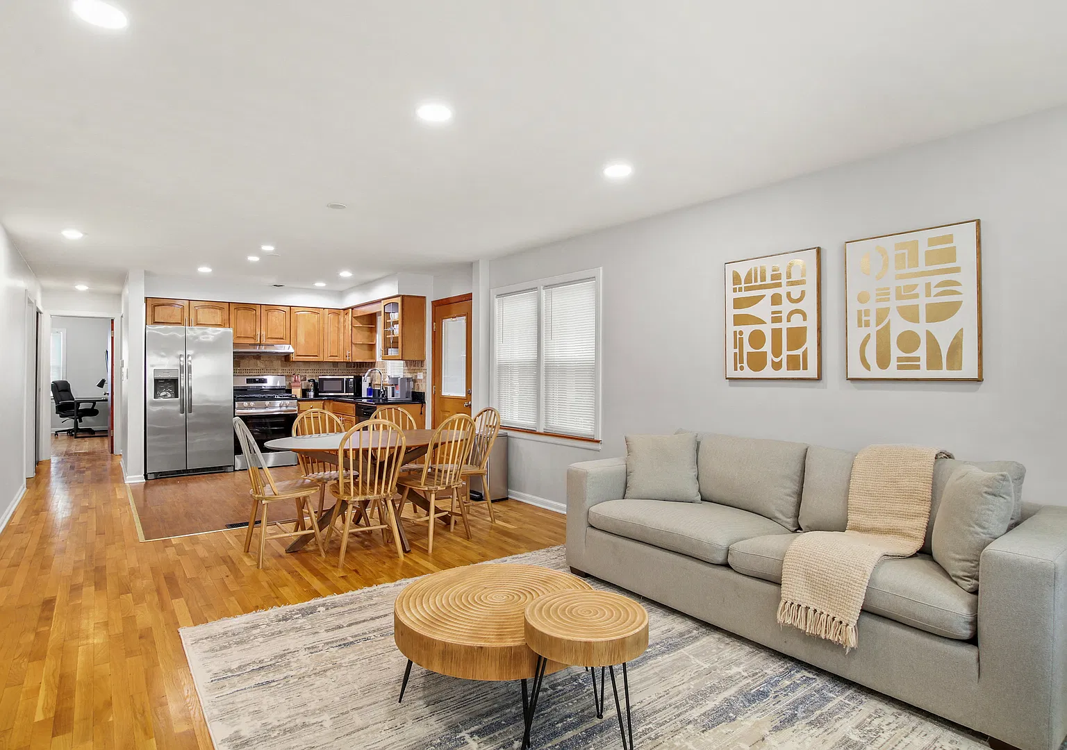 3 bed, 1100 sqft, $2,500 — Photo 3