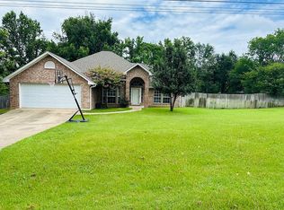100 Stuart St, Arp, TX 75750