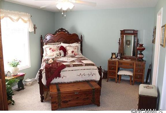 5th image of 10 Brierfield Dr
