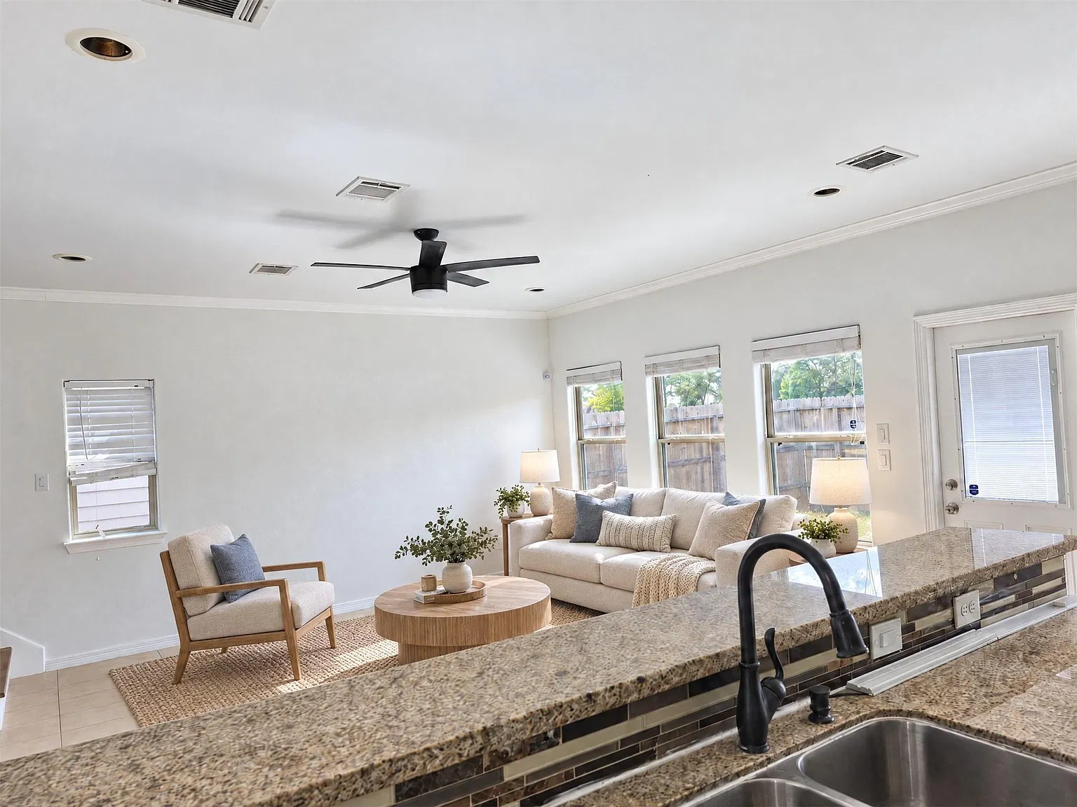 4 bed, 2.5 bath, 2175 sqft, $2,100 — Photo 3