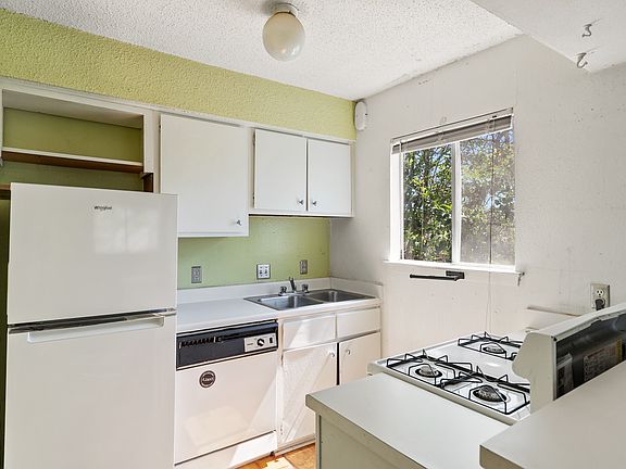 3rd image of 515 Krebs Ln APT 201