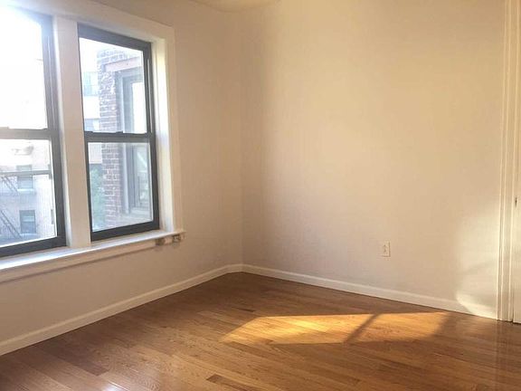 3rd image of 120 Haven Ave APT 44
