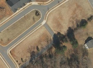 4151 Helmsley Dr, Hickory, NC 28602