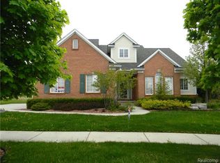 785 Pine Ridge Ave, Oxford, MI 48371