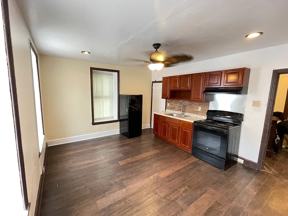 6042 N Norwood St #2