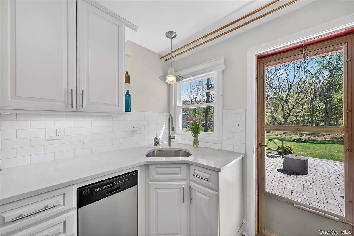 Building Photo - 315-317 Hudson Ave #1