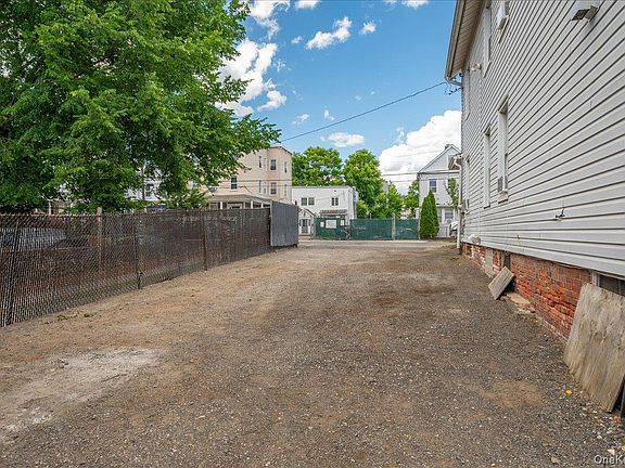 4th image of 15 Bulkley Avenue
