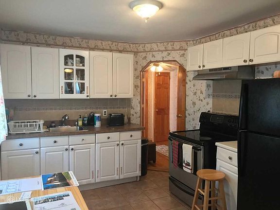 3rd image of 844 Park Ave