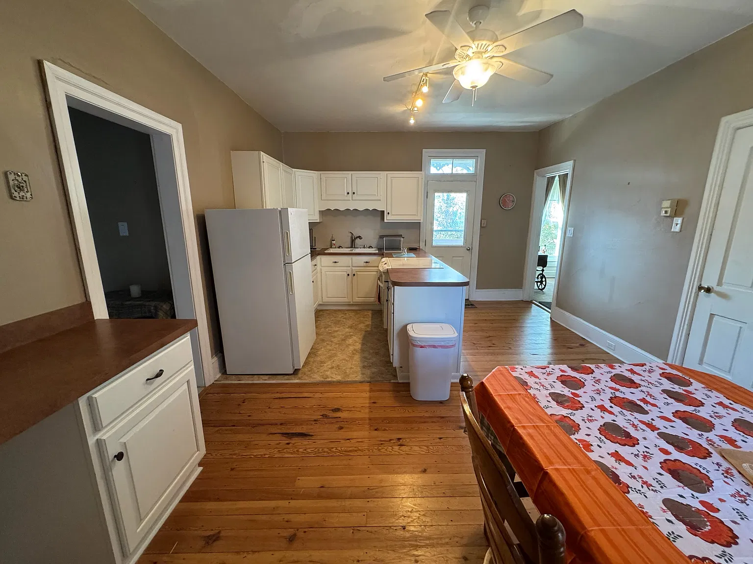 1 bed, $1,050 — Photo 4