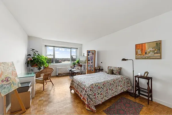 Sold by Sloane Square | media 5