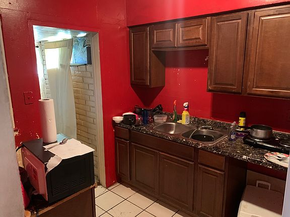 4th image of 155 Seaman Ave