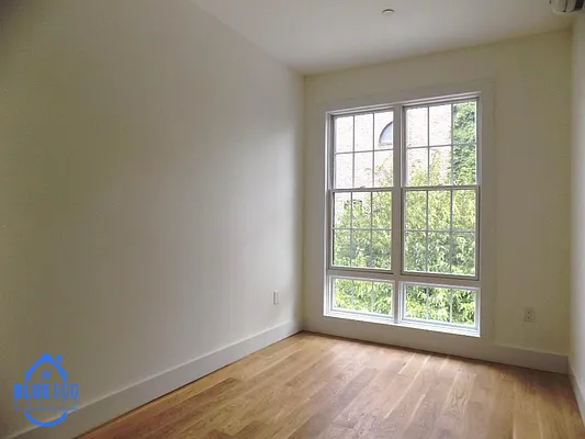 Rented by Blue Egg Realty Corp | media 25