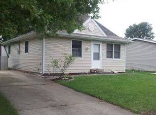 2960 Candytuft Dr, Highland, IL 62249