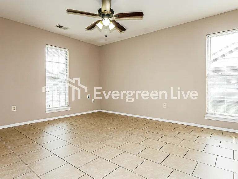 10170 Oak Leaf Dr — Photo 6