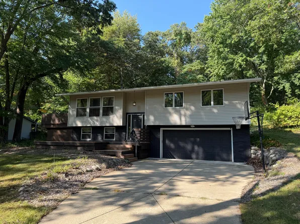 18291 Forest Ave, Spring Lake, MI 49456