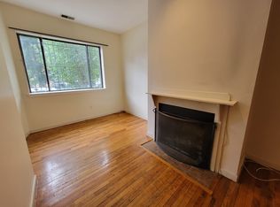 826 S 5th St #1, Philadelphia, PA 19147