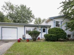 217 Dartmoor Dr, Crystal Lake, IL 60014