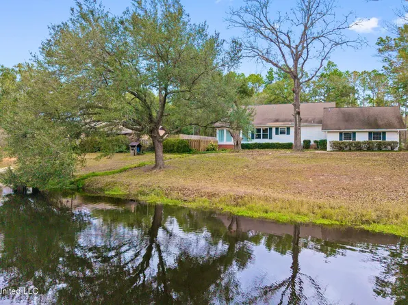 1921 Kingslea Dr, Gautier, MS 39553