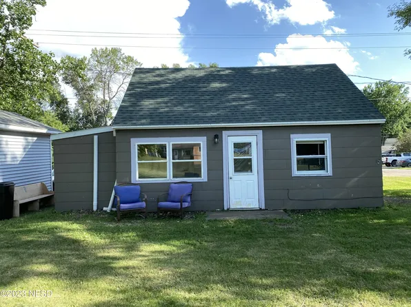106 5th St, Hayti, SD 57241