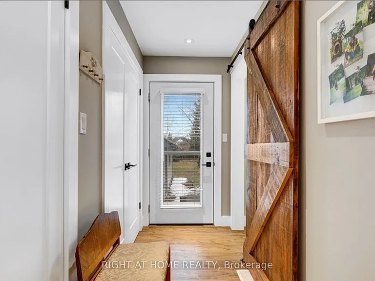 529 Simcoe St — Photo 20