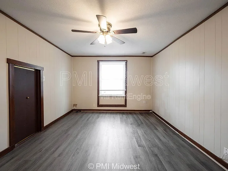 411.5 S East St — Photo 2