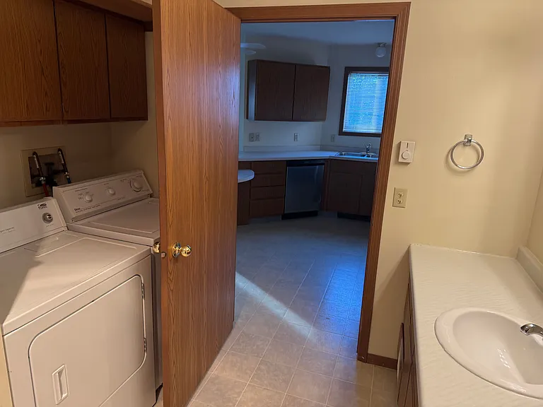 208 Bowman Ln #4 — Photo 9